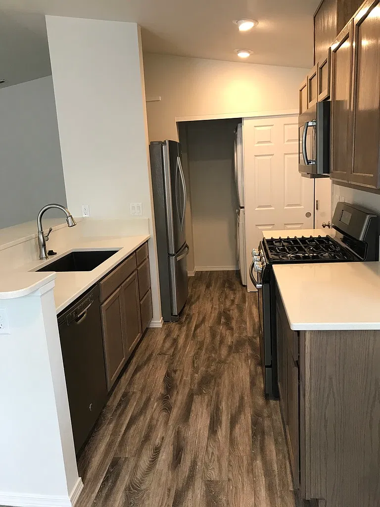 2 bed, 986 sqft, $1,950 — Photo 3