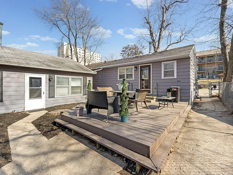 3906 Booth St — Photo 2