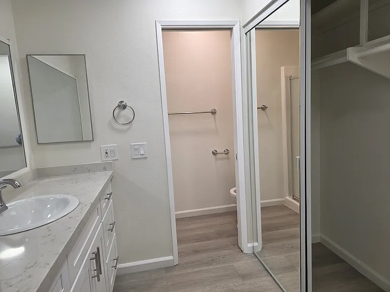 Chateau Gardens Apartments — Photo 27