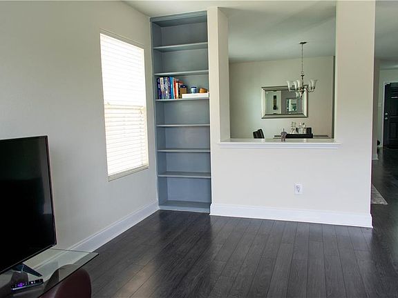 3rd image of 813 Newberry Trl
