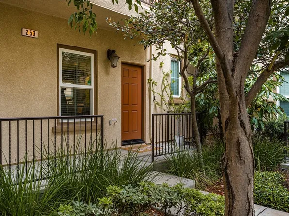 253 E Santa Fe Ct, Placentia, CA 92870