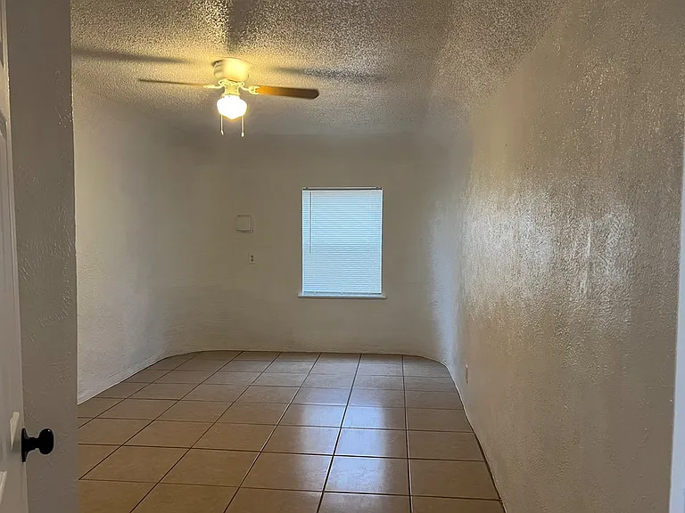 610 Guadalupe St S — Photo 6