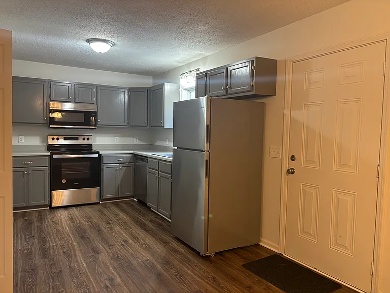 815 Woodlawn Ave — Photo 10