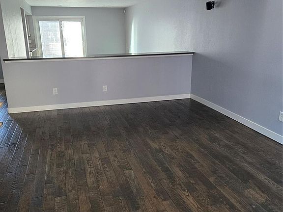 5th image of 1050 S Monaco Parkway #25