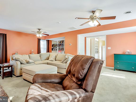 5th image of 2 Sweet Briar Ln