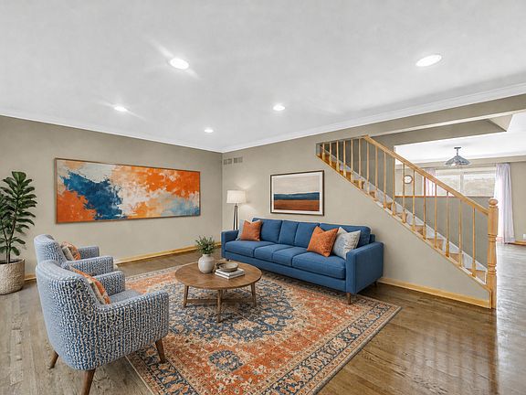 3rd image of 662 Carriage Hill Dr