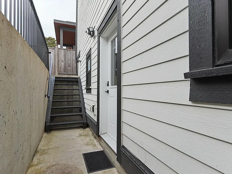 16792 18b Ave #1 — Photo 16