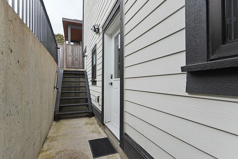 Surrey Apartment for rent - 2 Bedrooms — photo 11
