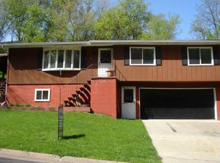 1871 Glen Oak St, Dubuque, IA 52001