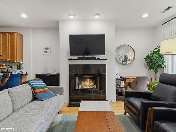 3rd image of 941 N Fairfield Ave #2
