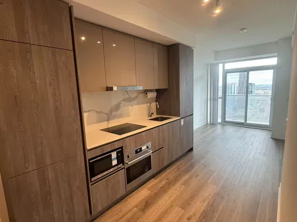 8 Interchange Way, Vaughan, ON