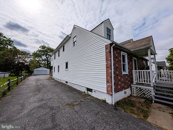 2nd image of 322 Worton Rd