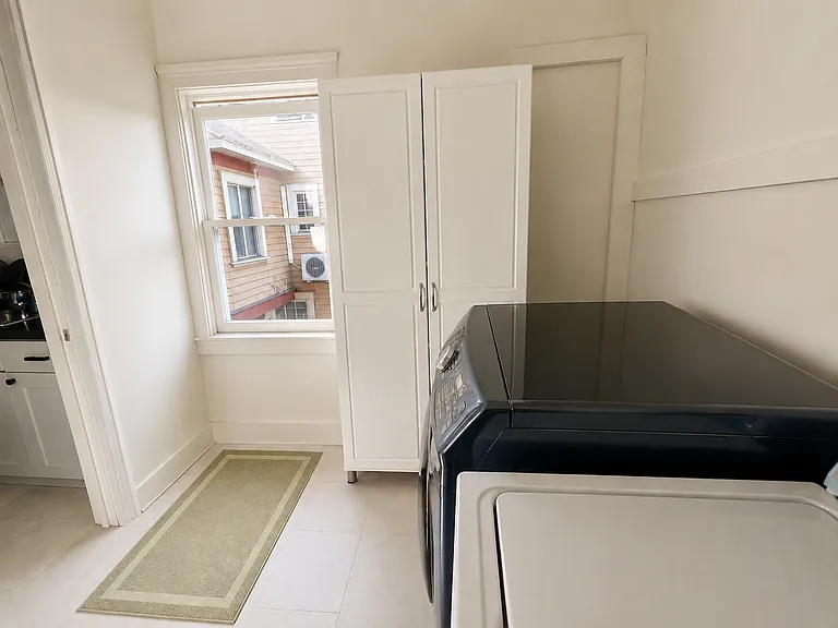 Laundry room (off kitchen)