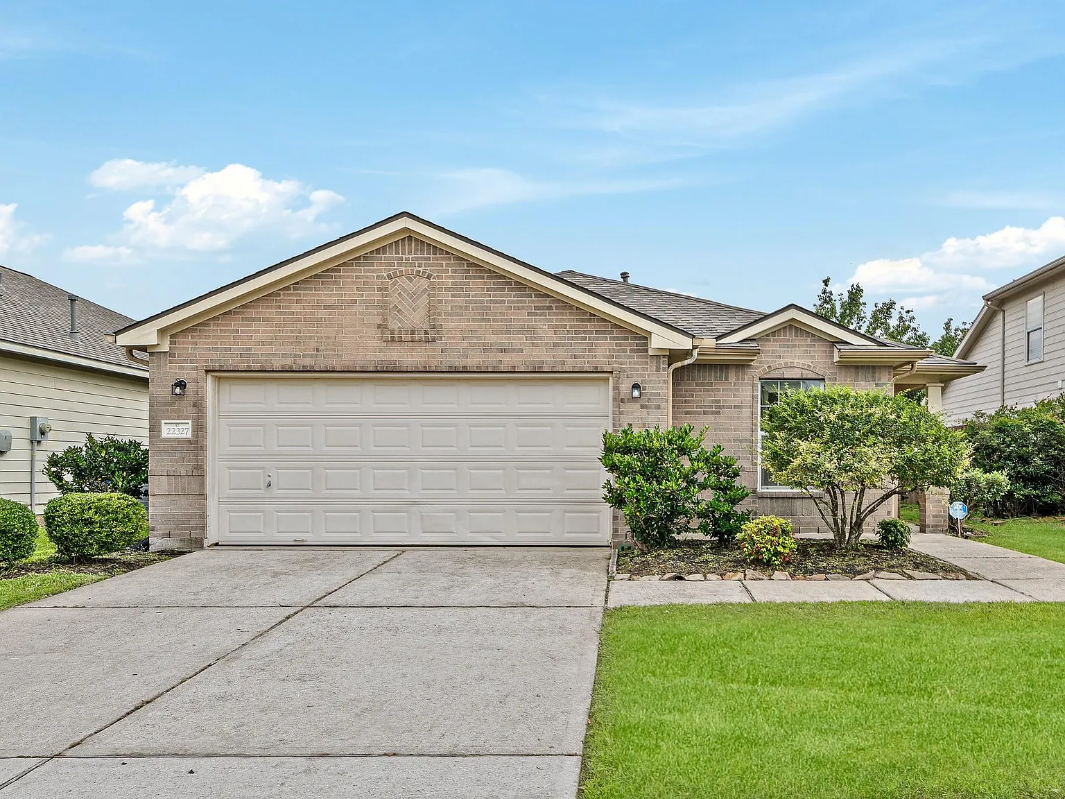 4 bed, 2.0 bath, 1990 sqft, $2,550 — Photo 2