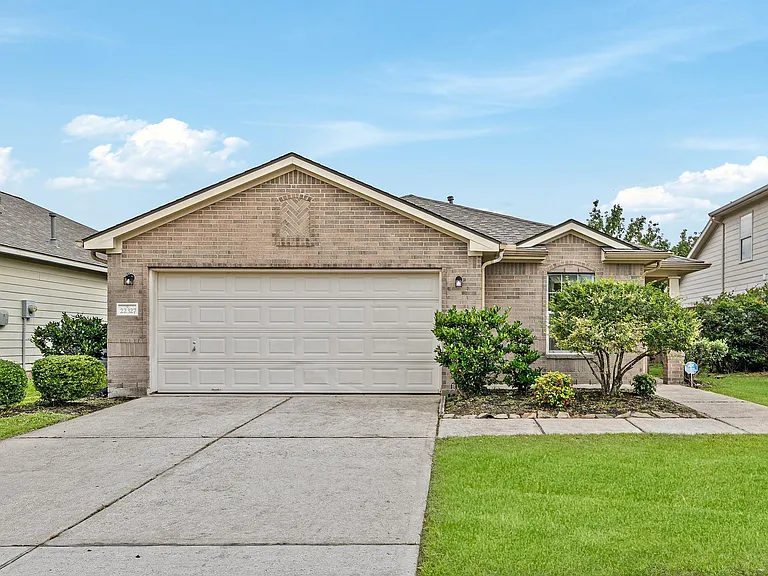 22327 Albee Dr — Photo 2