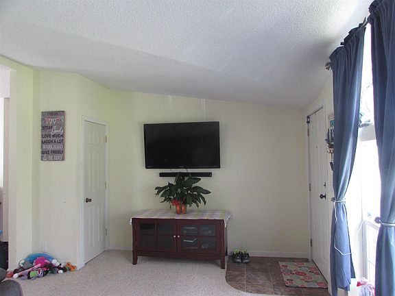 4th image of 515 N Hazelwood Dr
