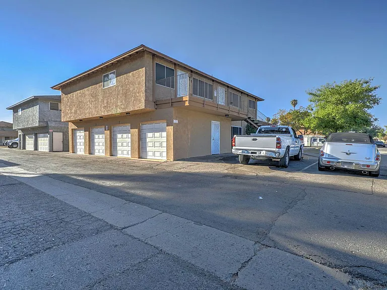 3301 W Loma Ln #4 — Photo 15