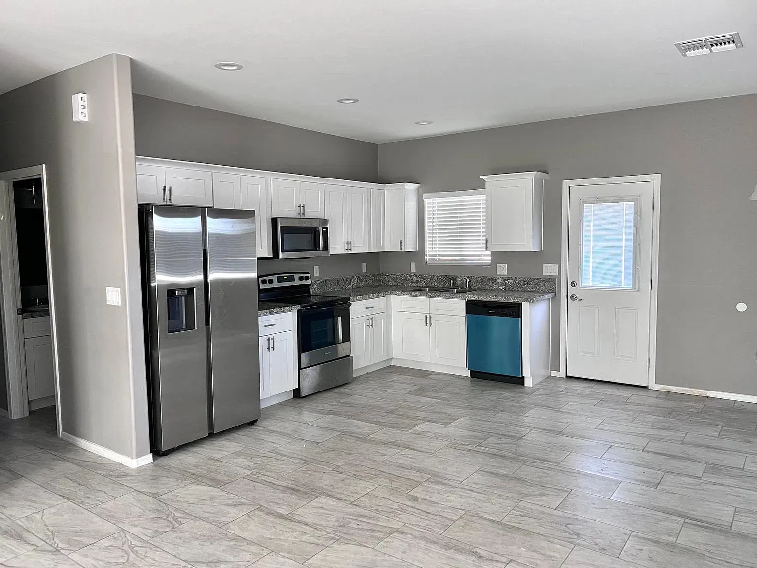 3 bed, 1380 sqft, $1,780 — Photo 1