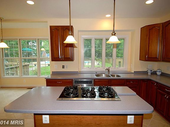 5th image of 606 Poplar Dr