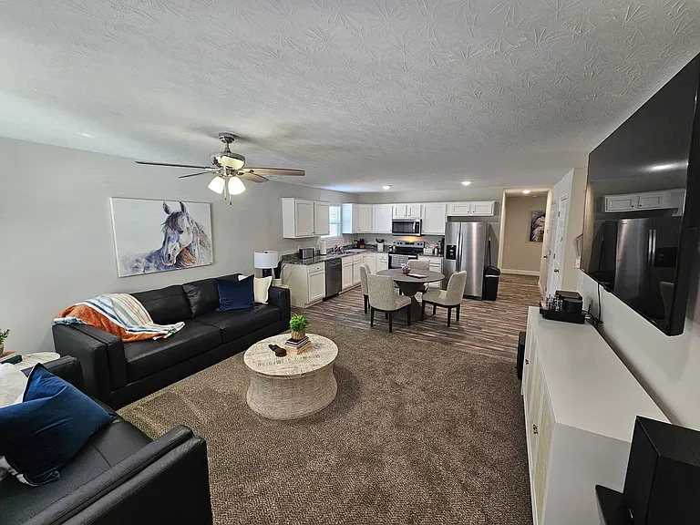 2224 Morris Ave — Photo 4