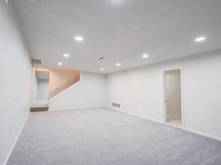 104 N Burr Oak Rd — Photo 34