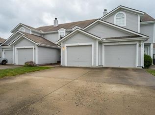 5695 NW Plantation Ln, Lees Summit, MO 64064