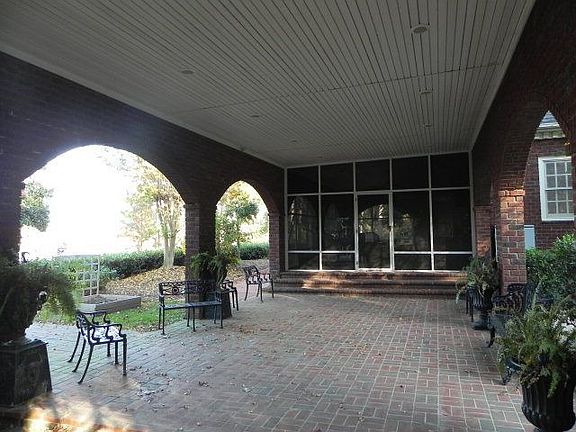 4th image of 629 Lake Shore Dr