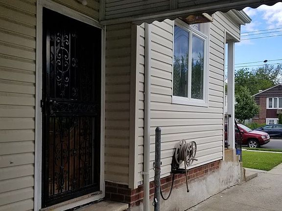 4th image of 10563 Avenue