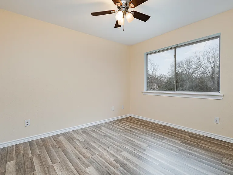 704 White Oak St — Photo 13