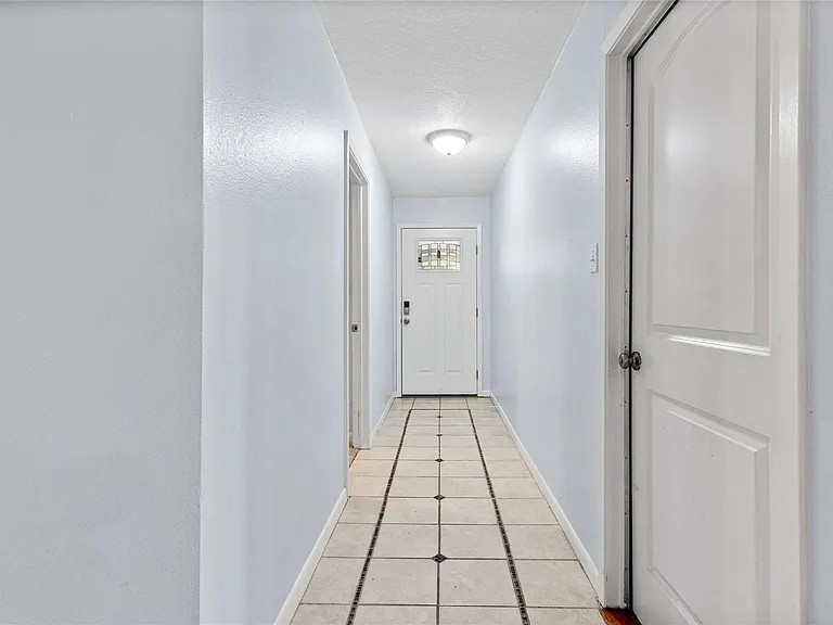 416 E Myrtle St — Photo 3