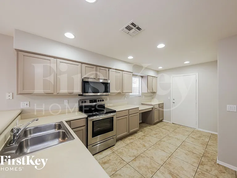 6968 W Aire Libre Ave — Photo 5