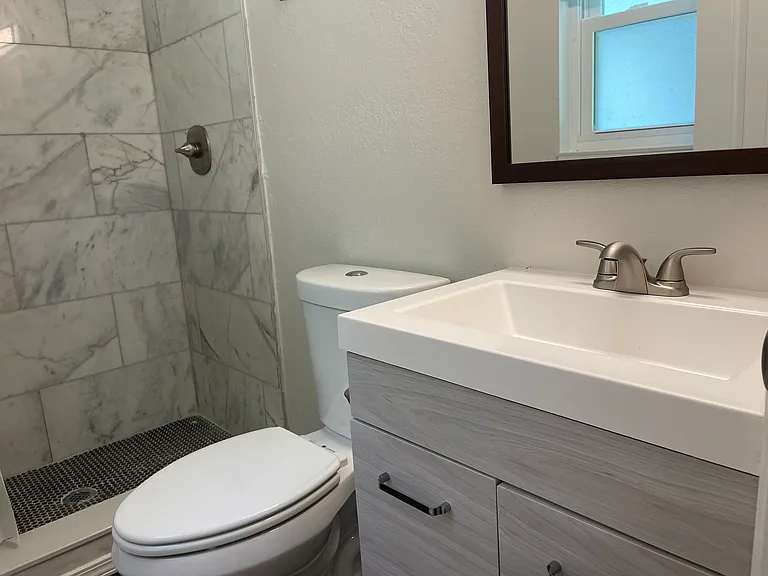 1805 N Manhattan Ave — Photo 17