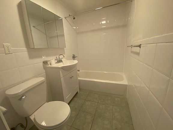 5th image of 248 McKibben St #4UU