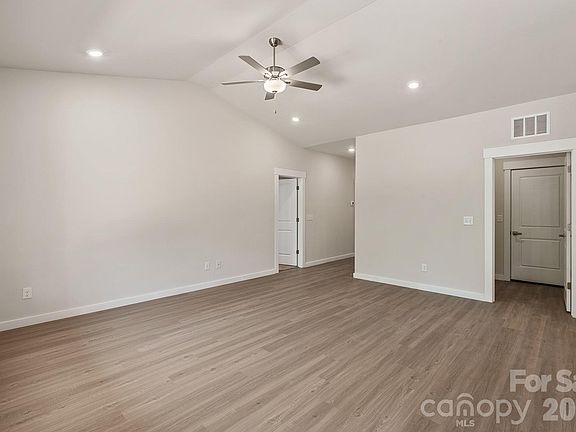 3rd image of 705 Lamorak Pl