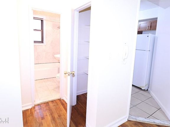 4th image of 3415 Parsons Blvd APT 6H
