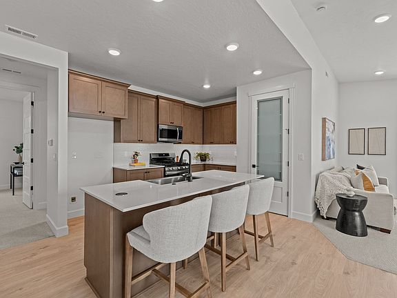 3rd image of 2910 NE Zweckal Pl
