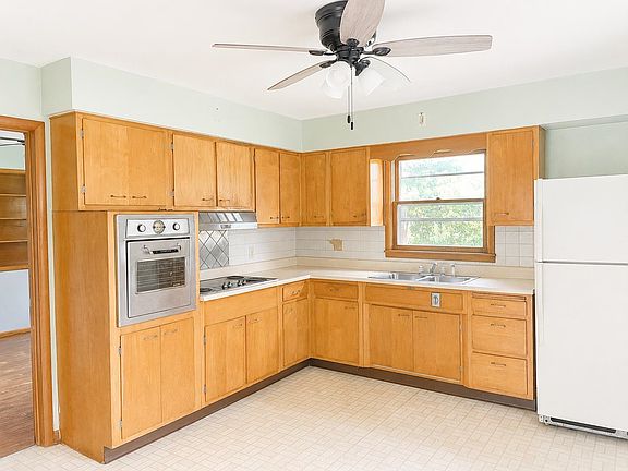3rd image of 308 W Logan St