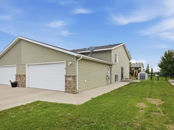 5270 49th Ave S, Fargo, ND 58104