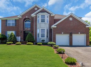 18 Gloria Ln, Monroe Township, NJ 08831