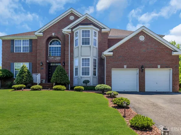 18 Gloria Ln, Monroe Township, NJ 08831