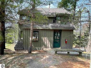 1 Hawks Nest Gln, Glen Arbor, MI 49636