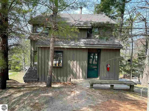 1 Hawks Nest #1, Glen Arbor, MI 49636