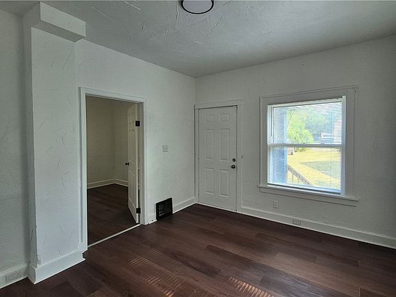 5th image of 12512 Rexford Ave