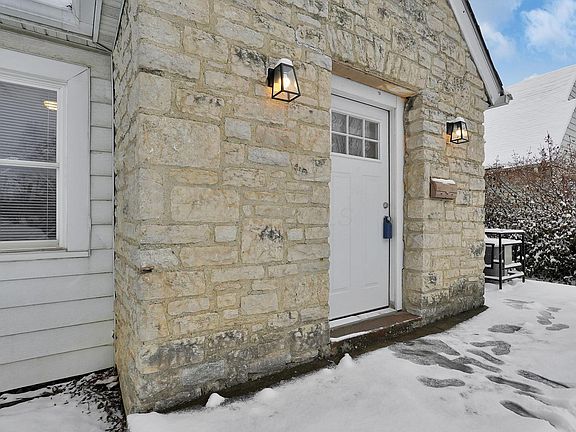 4th image of 1366 Duxberry Ave