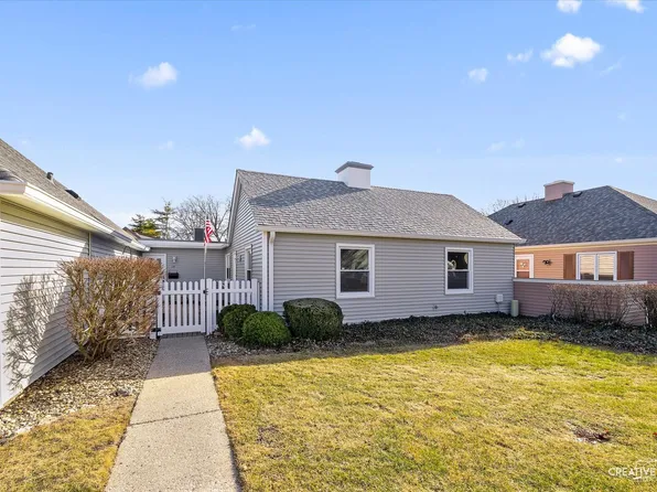 14 Garden Dr, Montgomery, IL 60538