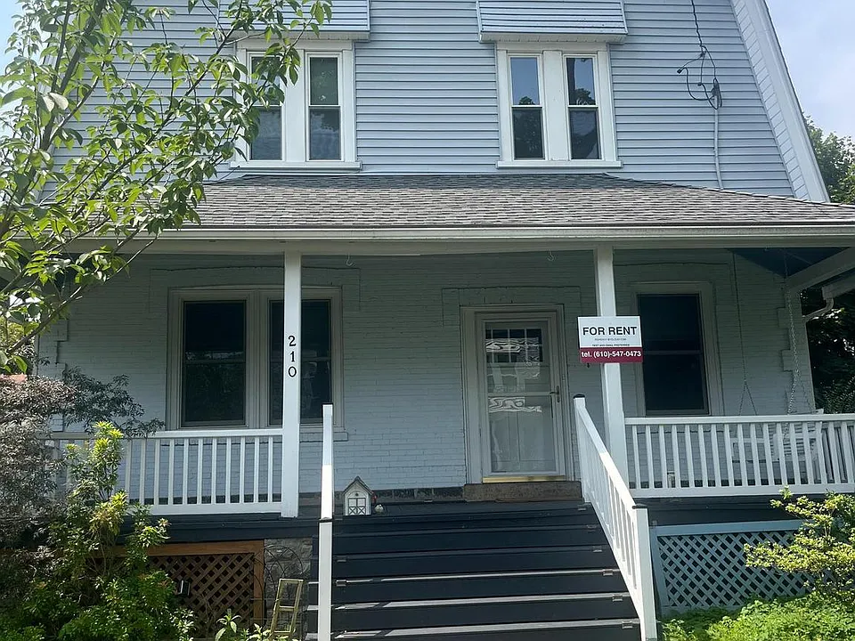 210 Grayling Ave
