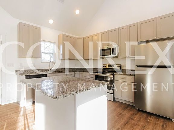 5th image of 402 Foxridge Ct