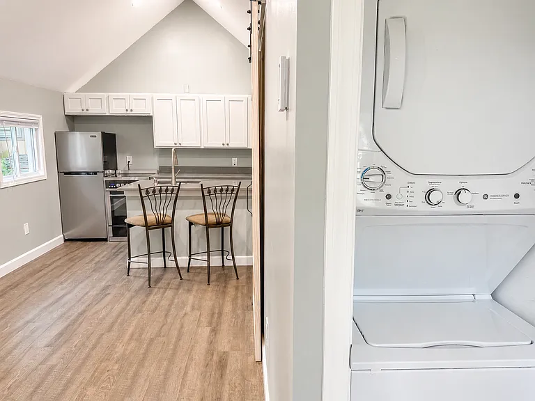227 W Flint St — Photo 2