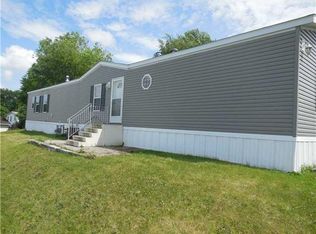 16 S East Dr, Oakdale, PA 15071
