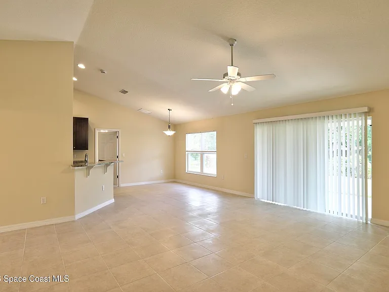 743 Breakwater Ter — Photo 9